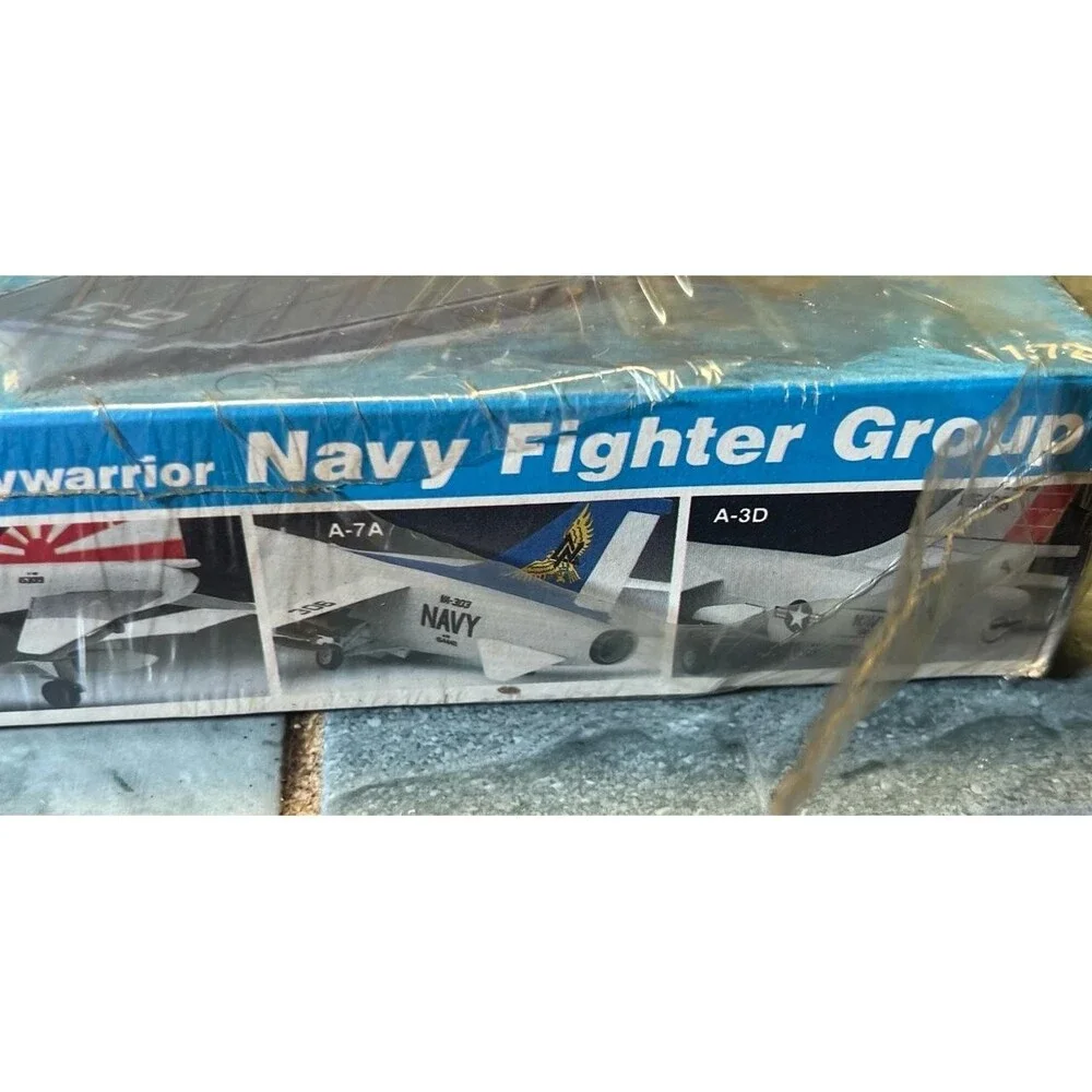 New Vintage 1988 Revell Navy Fighter Group‎ 1:72 Model Kit Yankee Station F-4B